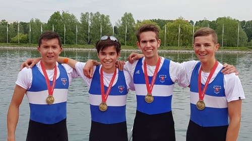 Ambitionen auf eine Medaille bei den Deutschen Jugendmeisterschaften: Dreifachsieger in Köln Lukas Schambach (2.v.re.) mit seinen Mannheimer Mannschaftskameraden